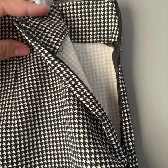 Forever 21, size 1X , black and white checkered houndstooth slim fit pants - Picture 2 of 6